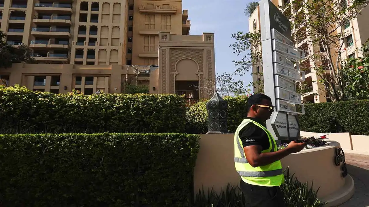 إدارة فندق فيرمونت النخلة بدبي تصدر بياناً لطمأنة النزلاء عقب حادث نخلة جميرا